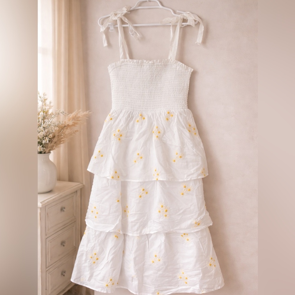 Francesca’s White Daisy Tiered Midi Dress Size Small NWT